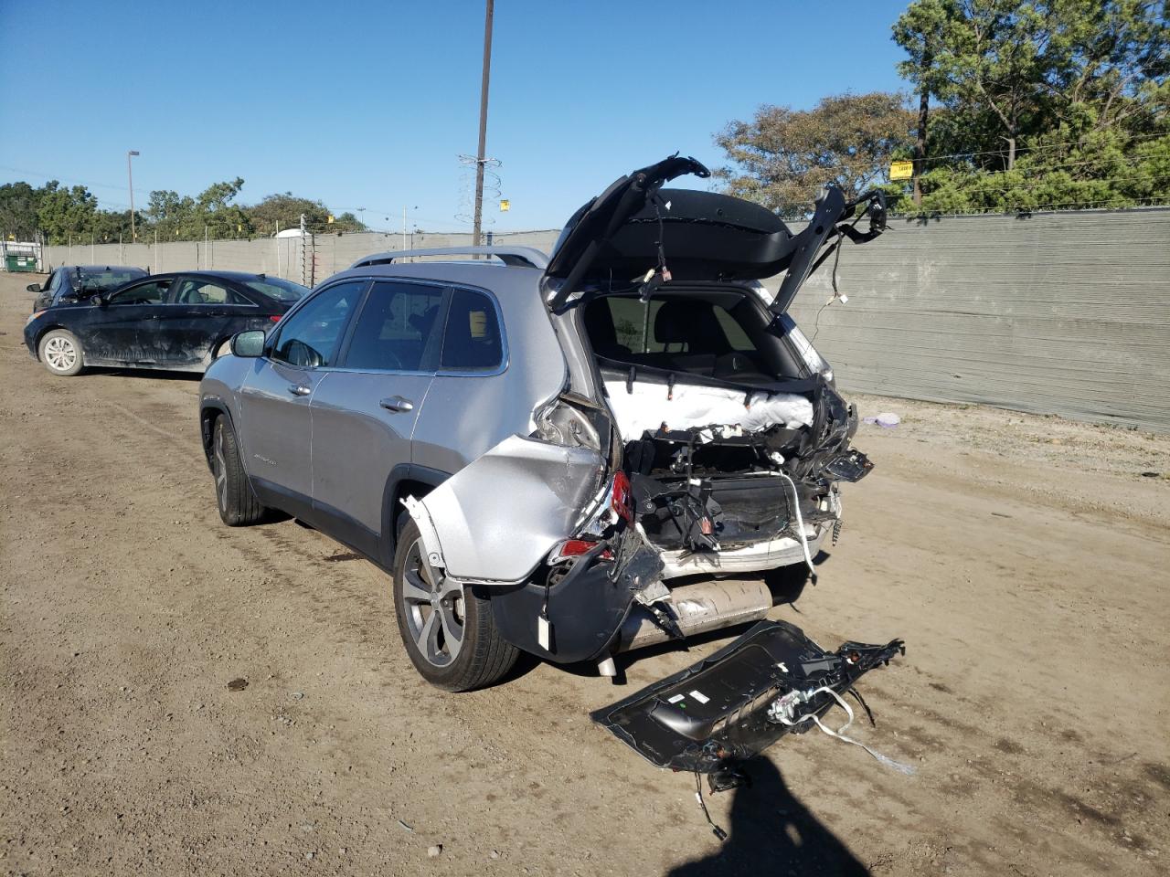 Photo 3 from auction – 2019 JEEP CHEROKEE L with VIN 1C4PJLDB9KD380931
