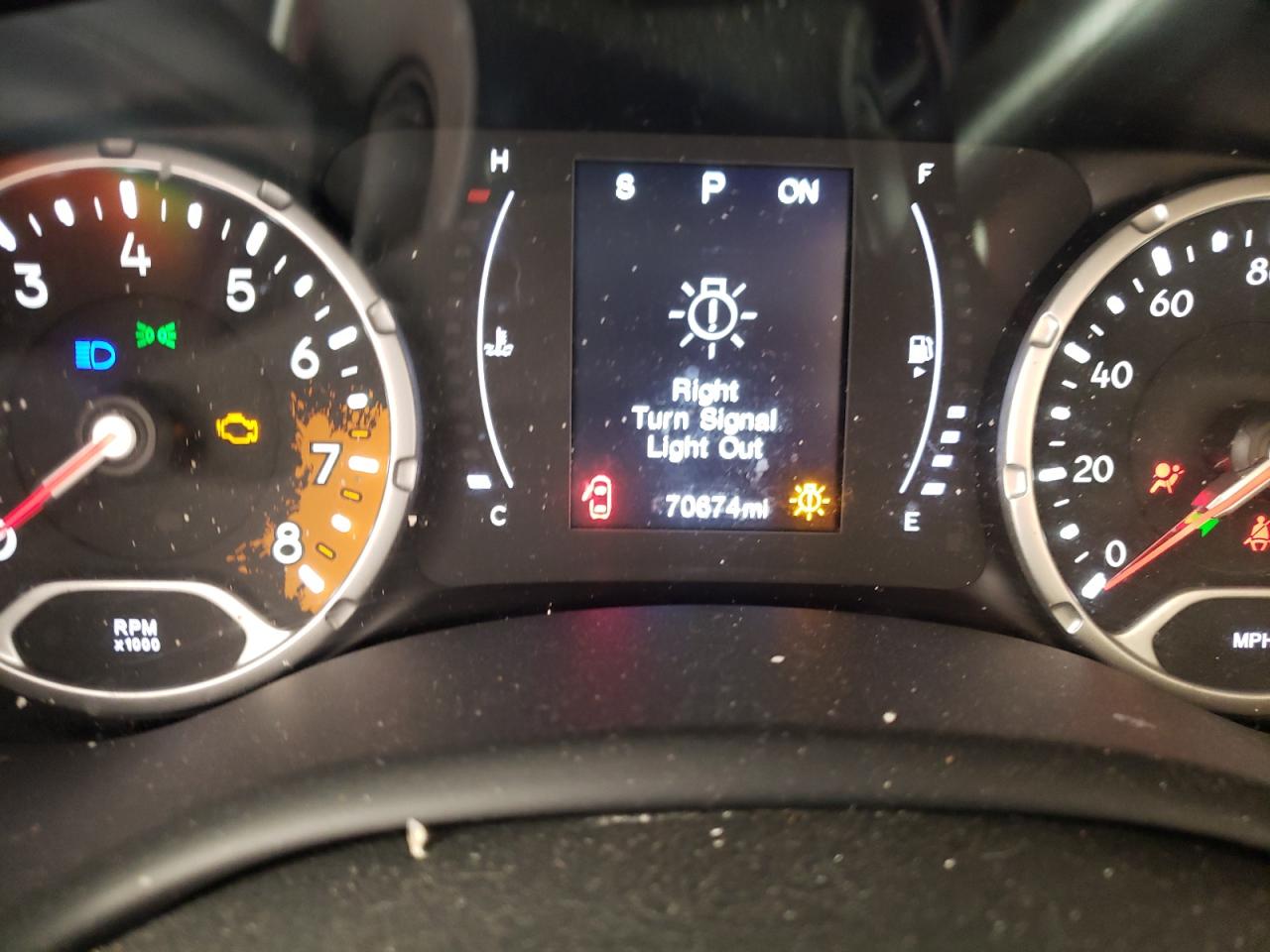 Photo 8 from auction – 2018 JEEP RENEGADE S with VIN ZACCJBAB4JPJ47209