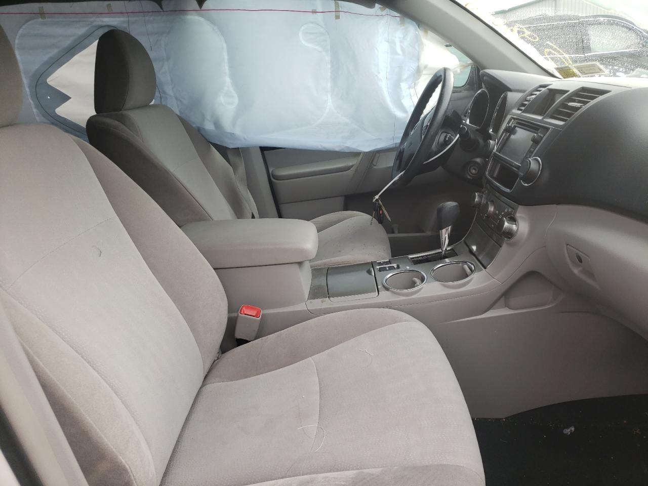 Photo 5 from auction – 2013 TOYOTA HIGHLANDER with VIN 5TDBK3EH6DS210737
