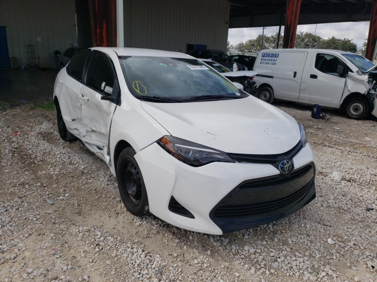 TOYOTA COROLLA L 2019 with VIN 5YFBURHE6KP942452 - Photo from auction