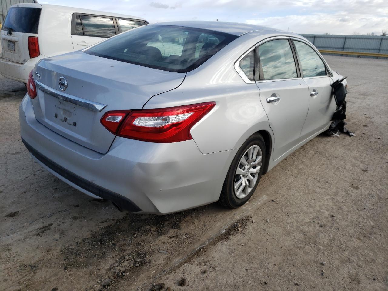 Photo 4 from auction – 2016 NISSAN ALTIMA 2.5 with VIN 1N4AL3AP1GN318124