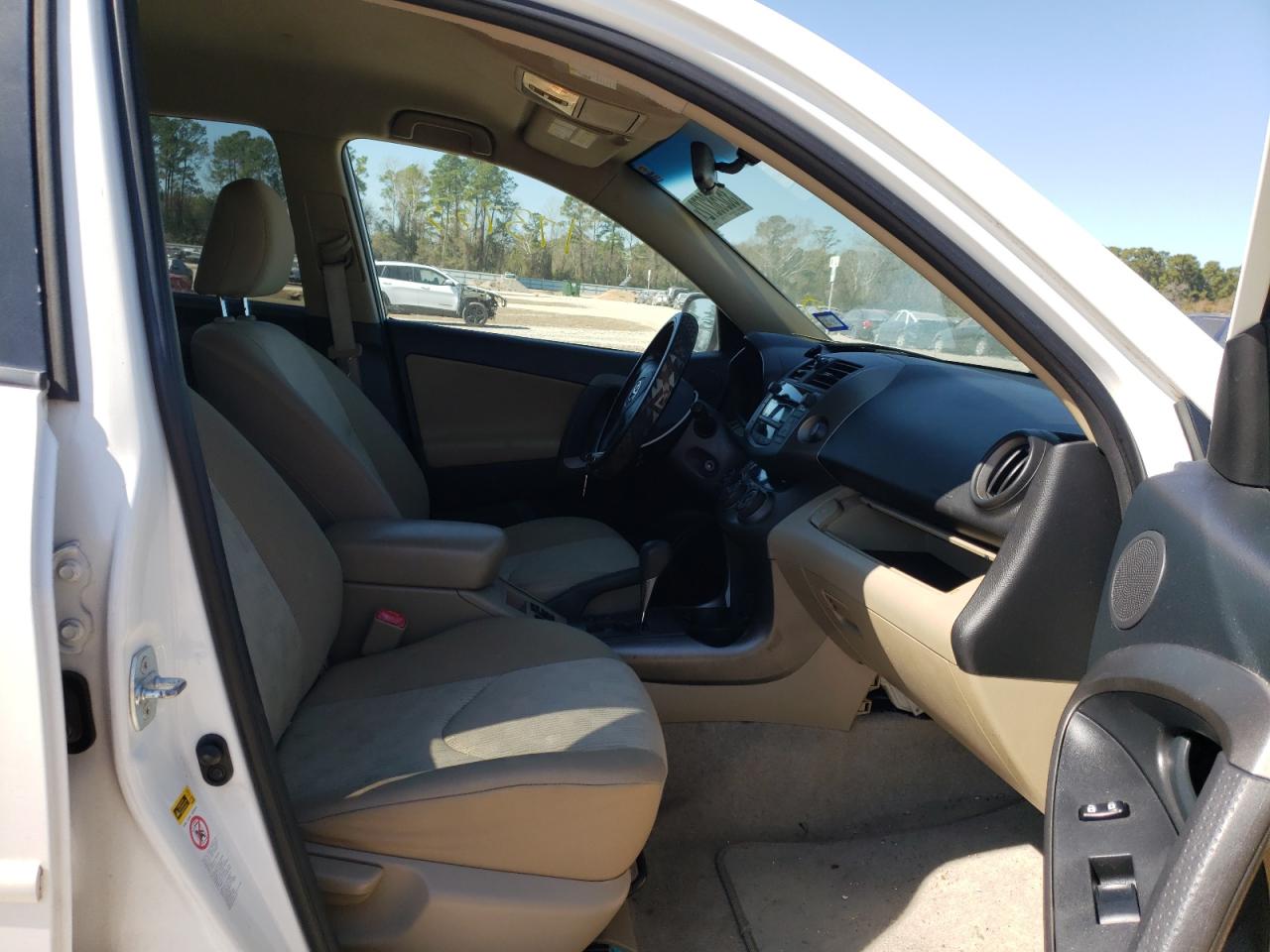 Photo 5 from auction – 2010 TOYOTA RAV4 with VIN JTMZK4DV2AD003989