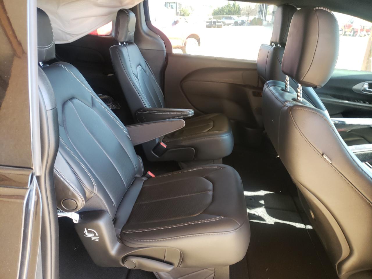 Photo 6 from auction – 2018 CHRYSLER PACIFICA T with VIN 2C4RC1BG4JR228203