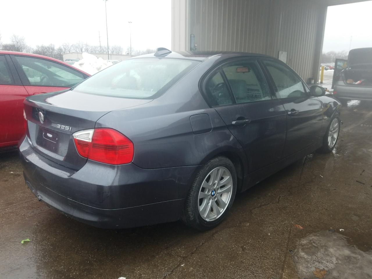 Photo 4 from auction – 2006 BMW 325 I with VIN WBAVB13556KX69827