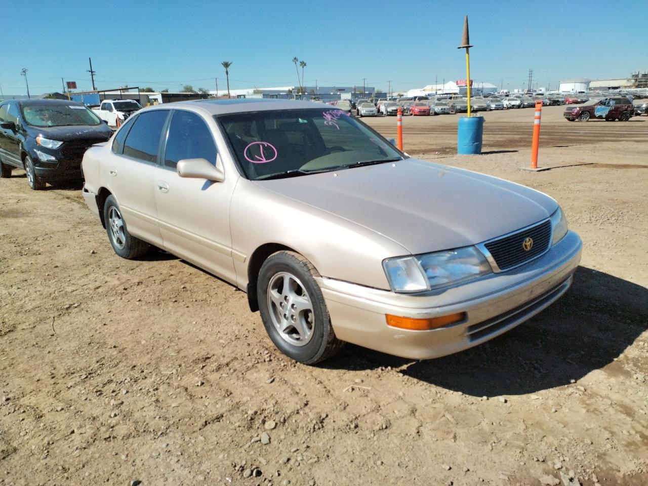 TOYOTA AVALON XL 1997 with VIN 4T1BF12B7VU138948 - Photo from auction