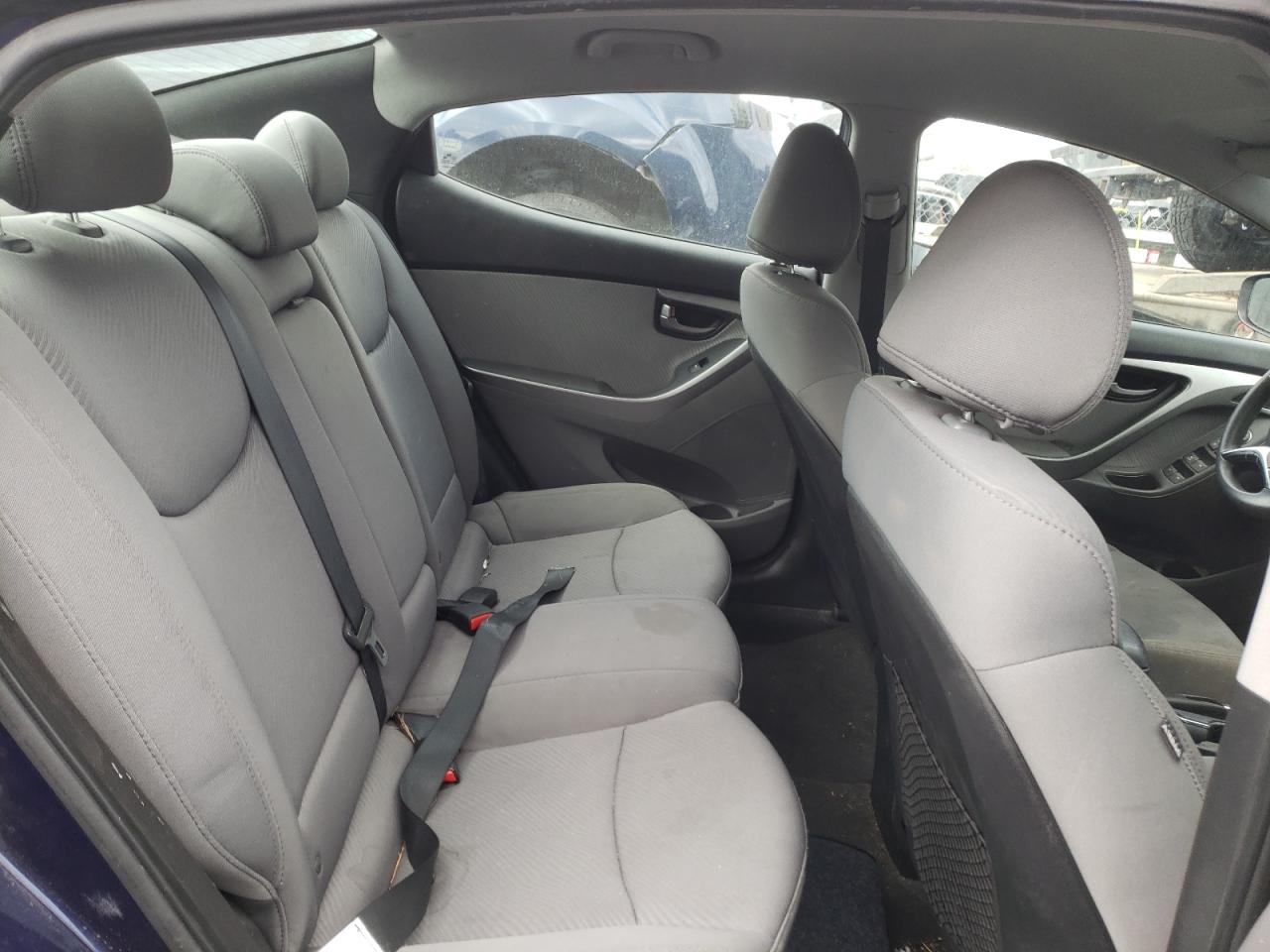 Photo 6 from auction – 2012 HYUNDAI ELANTRA GL with VIN 5NPDH4AE8CH100561