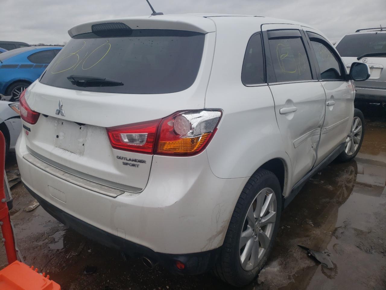 Photo 4 from auction – 2015 MITSUBISHI OUTLANDER with VIN 4A4AP4AU7FE053193