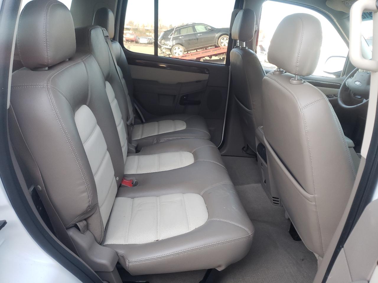 Photo 6 from auction – 2005 FORD EXPLORER E with VIN 1FMZU74K55UA90399