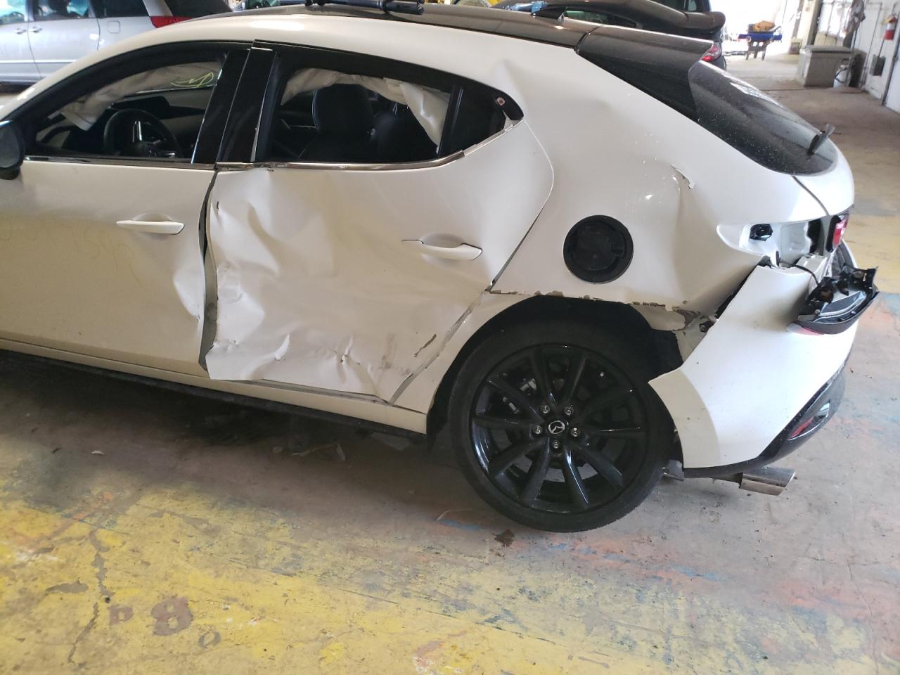 Photo 10 from auction – 2021 MAZDA 3 with VIN JM1BPBJY6M1402903