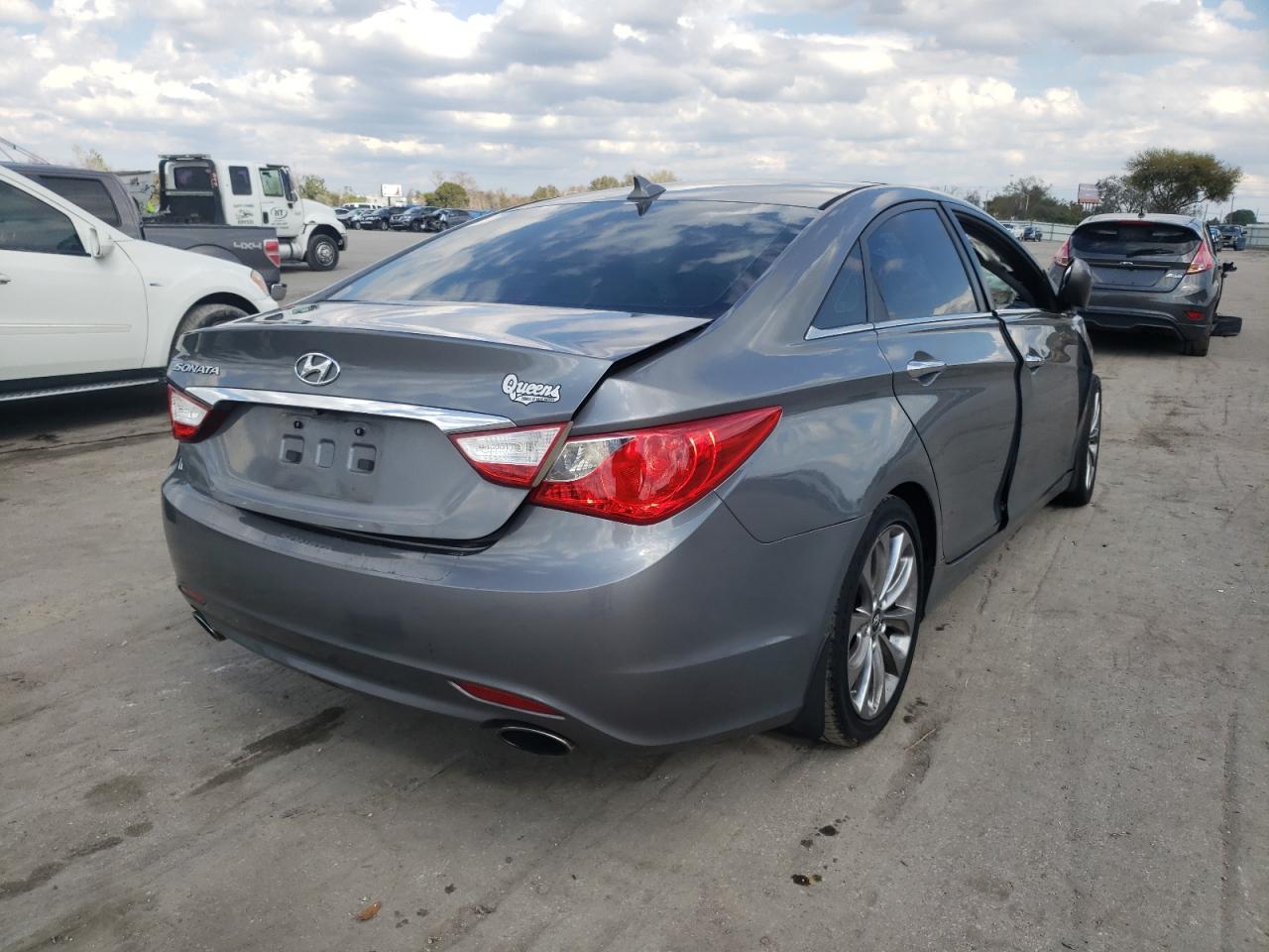 Photo 4 from auction – 2013 HYUNDAI SONATA SE with VIN 5NPEC4AC1DH789975