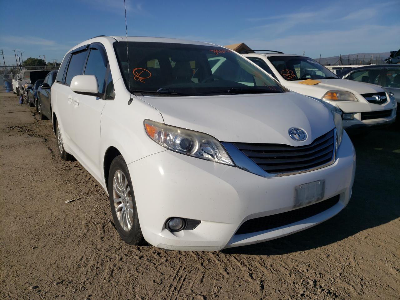 TOYOTA SIENNA XLE 2011 with VIN 5TDYK3DC2BS036601 - Photo from auction