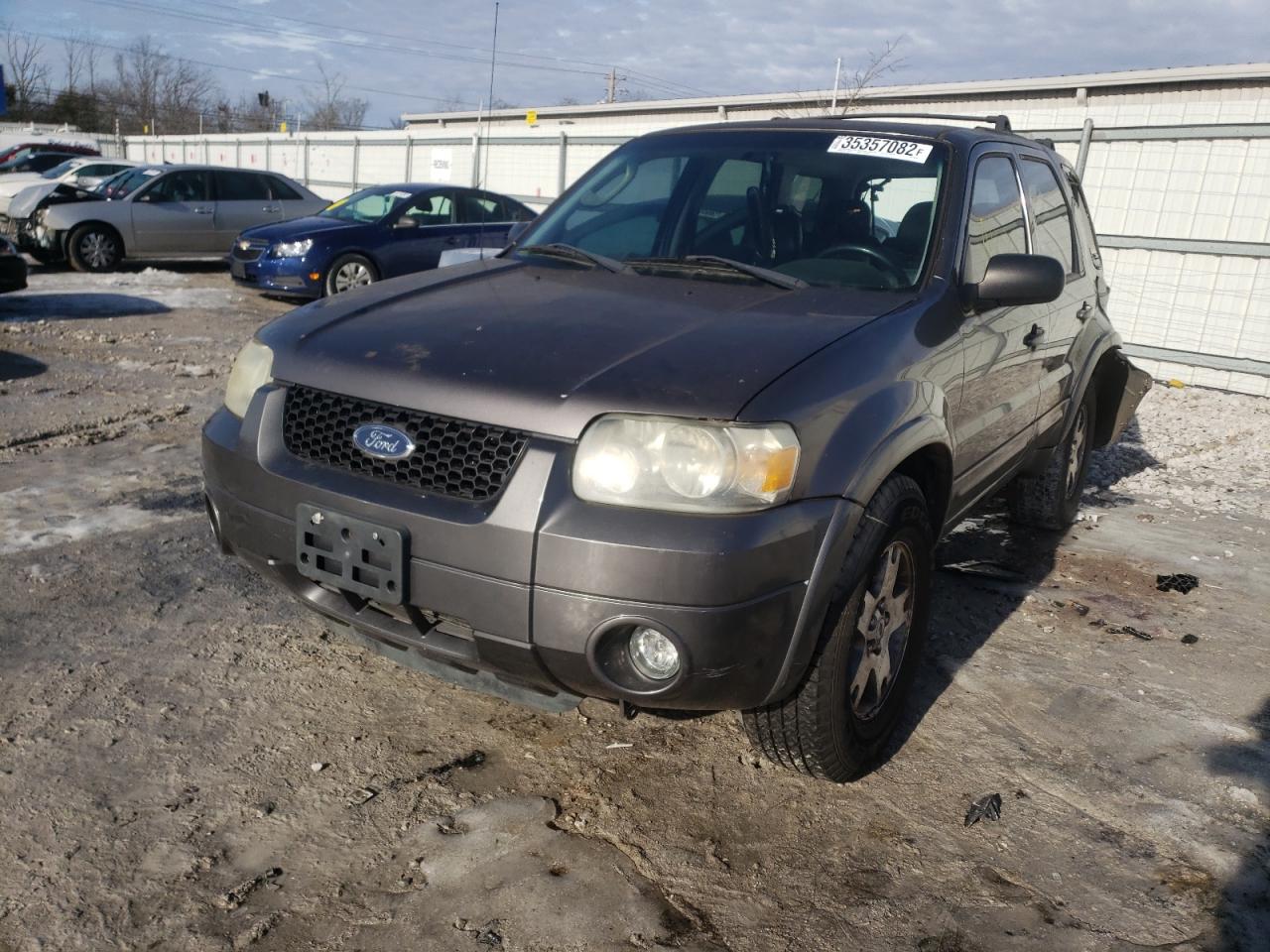 Photo 2 from auction – 2005 FORD ESCAPE with VIN 1FMYU94105KA39631