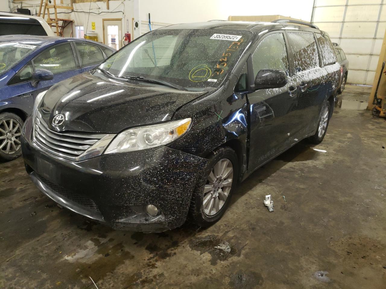Photo 2 from auction – 2014 TOYOTA SIENNA XLE with VIN 5TDDK3DC6ES075940