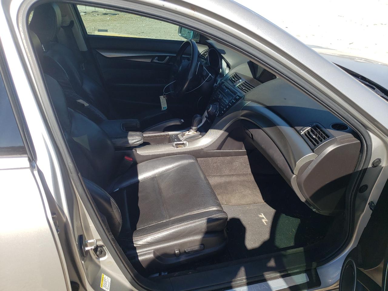 Photo 5 from auction – 2010 ACURA TL with VIN 19UUA9F54AA004393