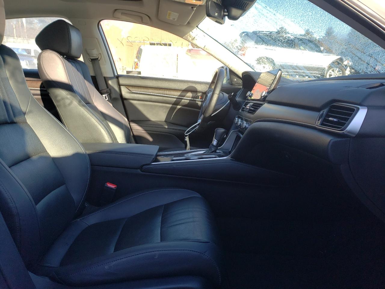 Photo 5 from auction – 2019 HONDA ACCORD EXL with VIN 1HGCV1F50KA114635