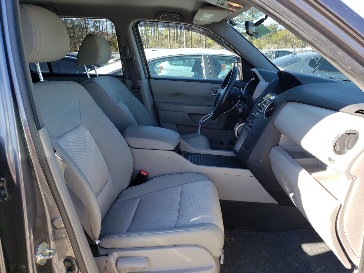 Photo 5 from auction – 2014 HONDA PILOT LX with VIN 5FNYF4H25EB006366