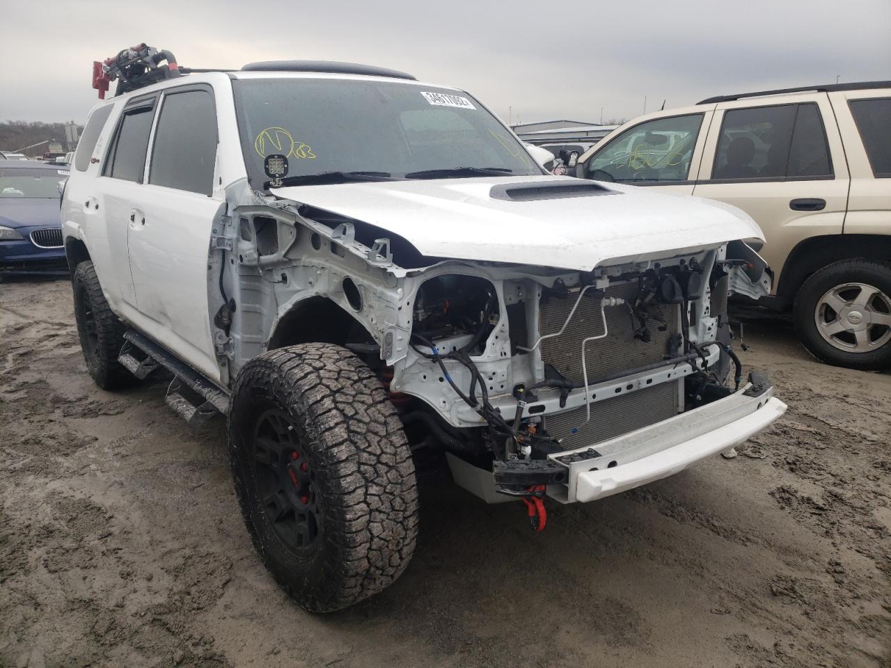 TOYOTA 4RUNNER SR 2019 with VIN JTEBU5JR2K5705939 - Photo from auction
