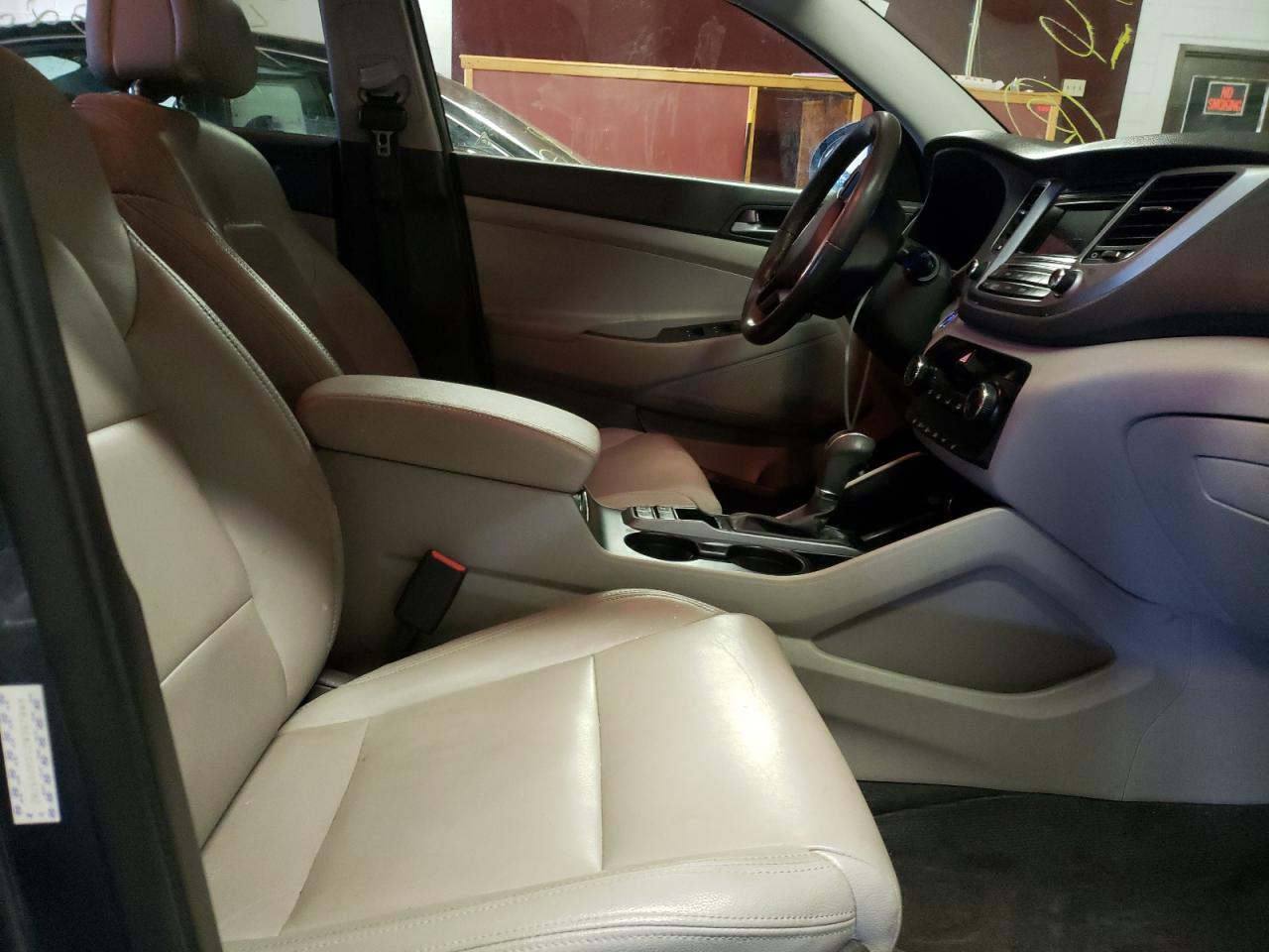 Photo 5 from auction – 2016 HYUNDAI TUCSON LIM with VIN KM8J3CA21GU203782