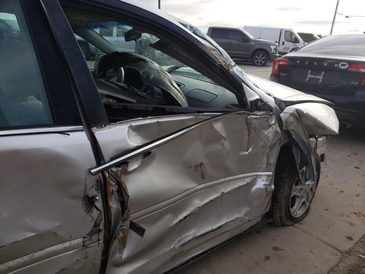 Photo 5 from auction – 2005 TOYOTA CAMRY LE with VIN 4T1BE32K25U990316