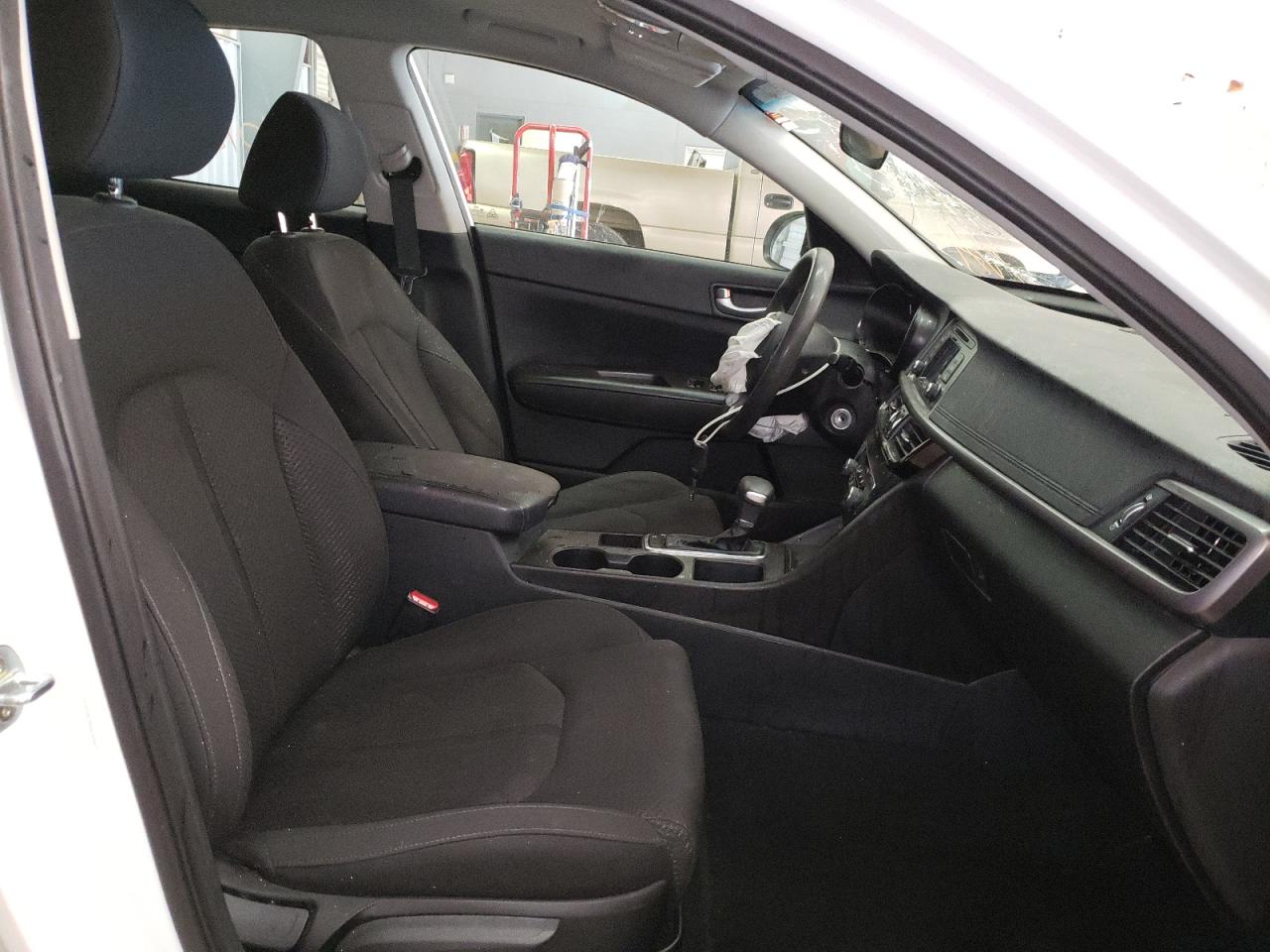 Photo 5 from auction – 2016 KIA OPTIMA LX with VIN 5XXGT4L38GG018547