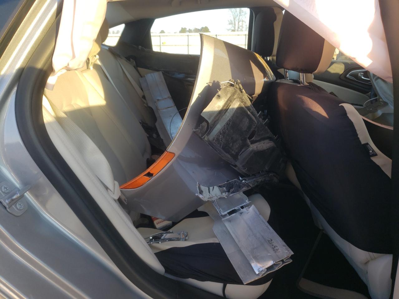 Photo 6 from auction – 2015 CHRYSLER 200 LIMITE with VIN 1C3CCCAB9FN573209