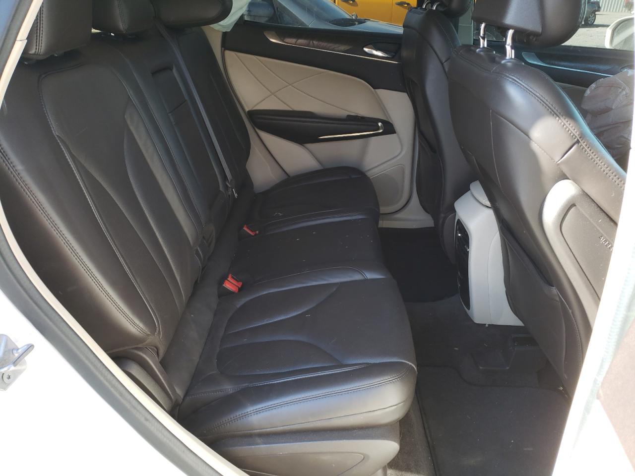 Photo 6 from auction – 2017 LINCOLN MKC RESERV with VIN 5LMTJ3DH9HUL13881