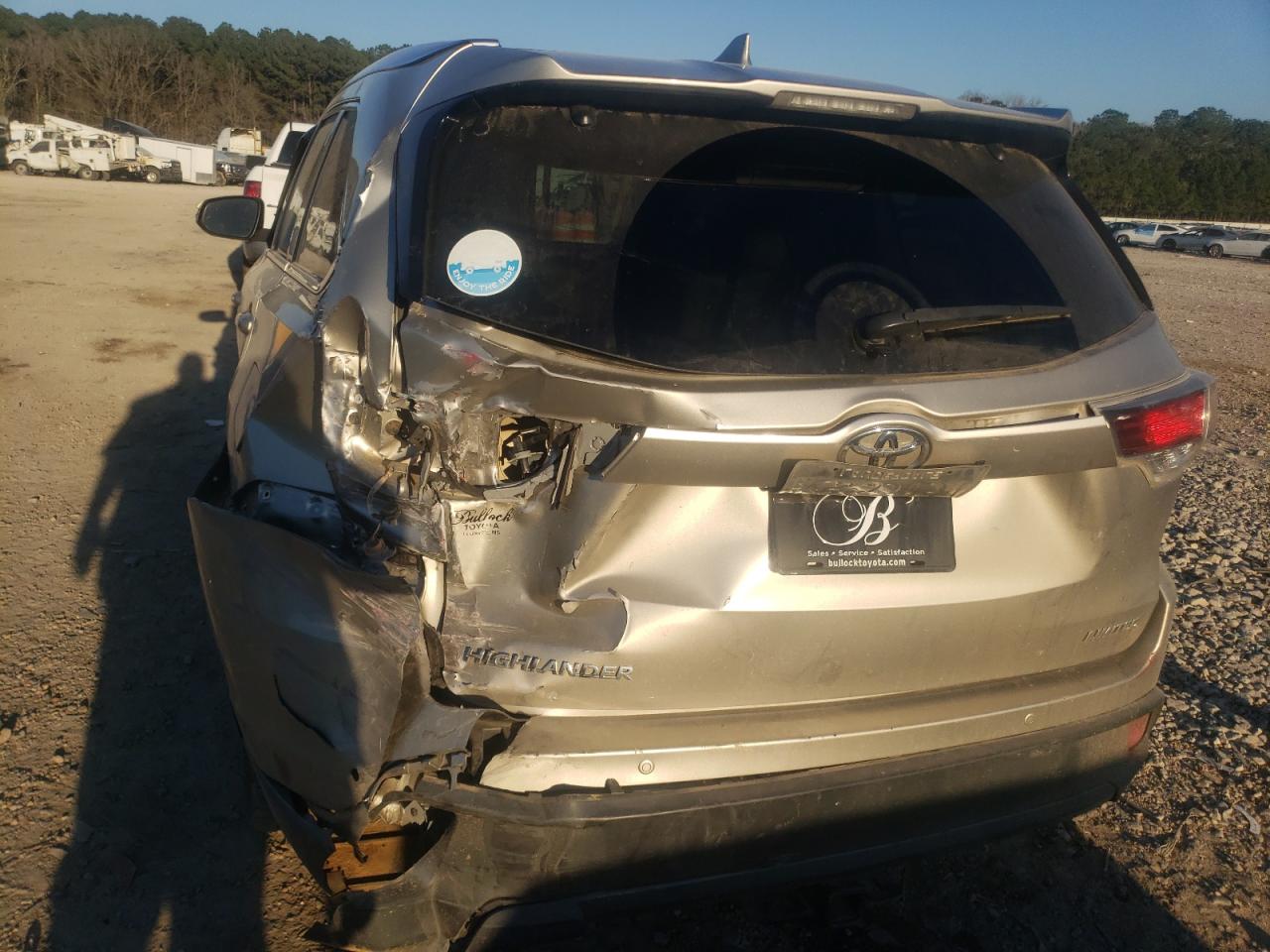 Photo 9 from auction – 2016 TOYOTA HIGHLANDER with VIN 5TDYKRFH6GS176282