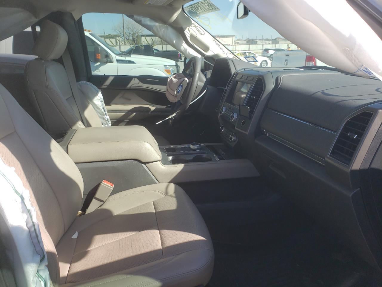 Photo 5 from auction – 2019 FORD EXPEDITION with VIN 1FMJK1HT8KEA13308