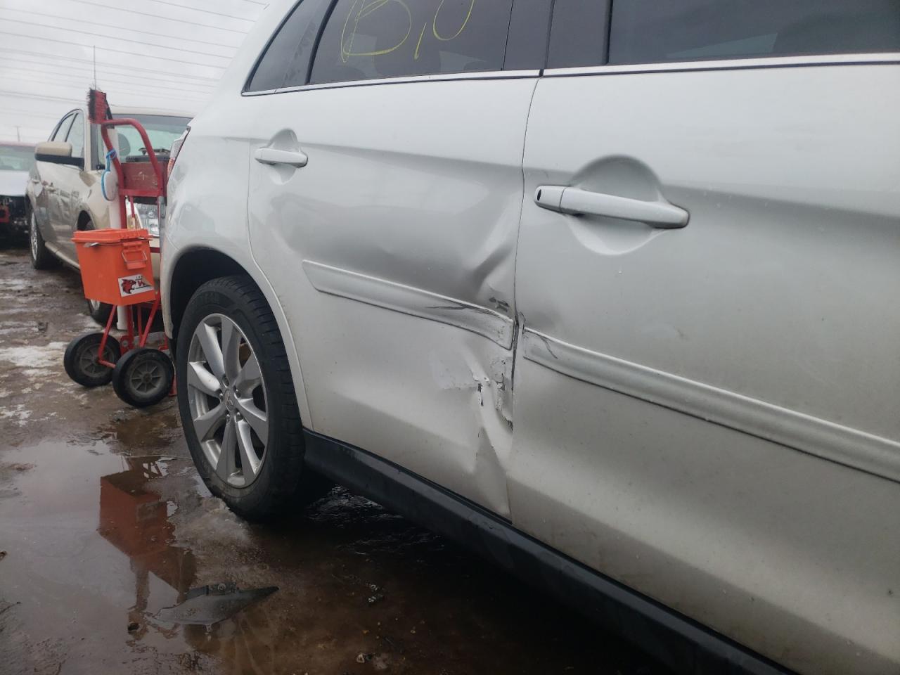 Photo 9 from auction – 2015 MITSUBISHI OUTLANDER with VIN 4A4AP4AU7FE053193