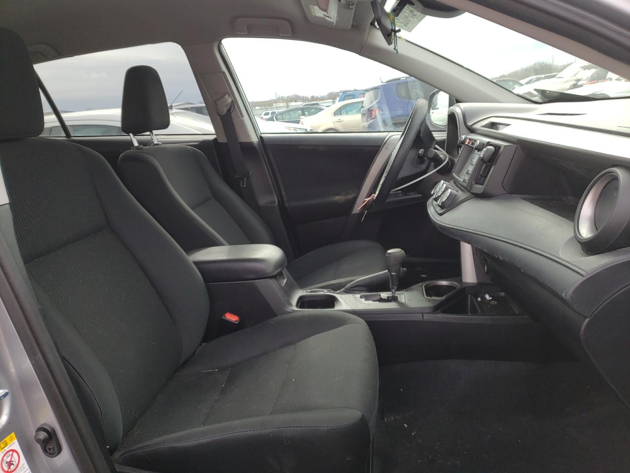 Photo 5 from auction – 2017 TOYOTA RAV4 LE with VIN 2T3BFREVXHW653748