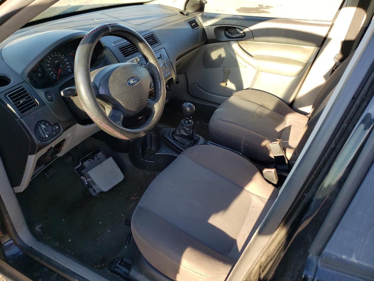 Photo 9 from auction – 2007 FORD FOCUS ZXW with VIN 1FAFP34N77W155512