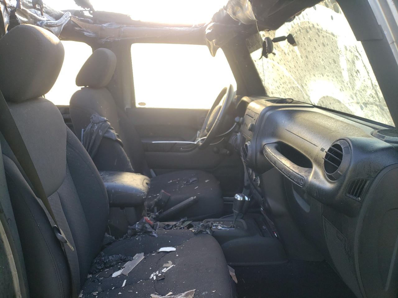 Photo 5 from auction – 2016 JEEP WRANGLER U with VIN 1C4BJWDG0GL306284