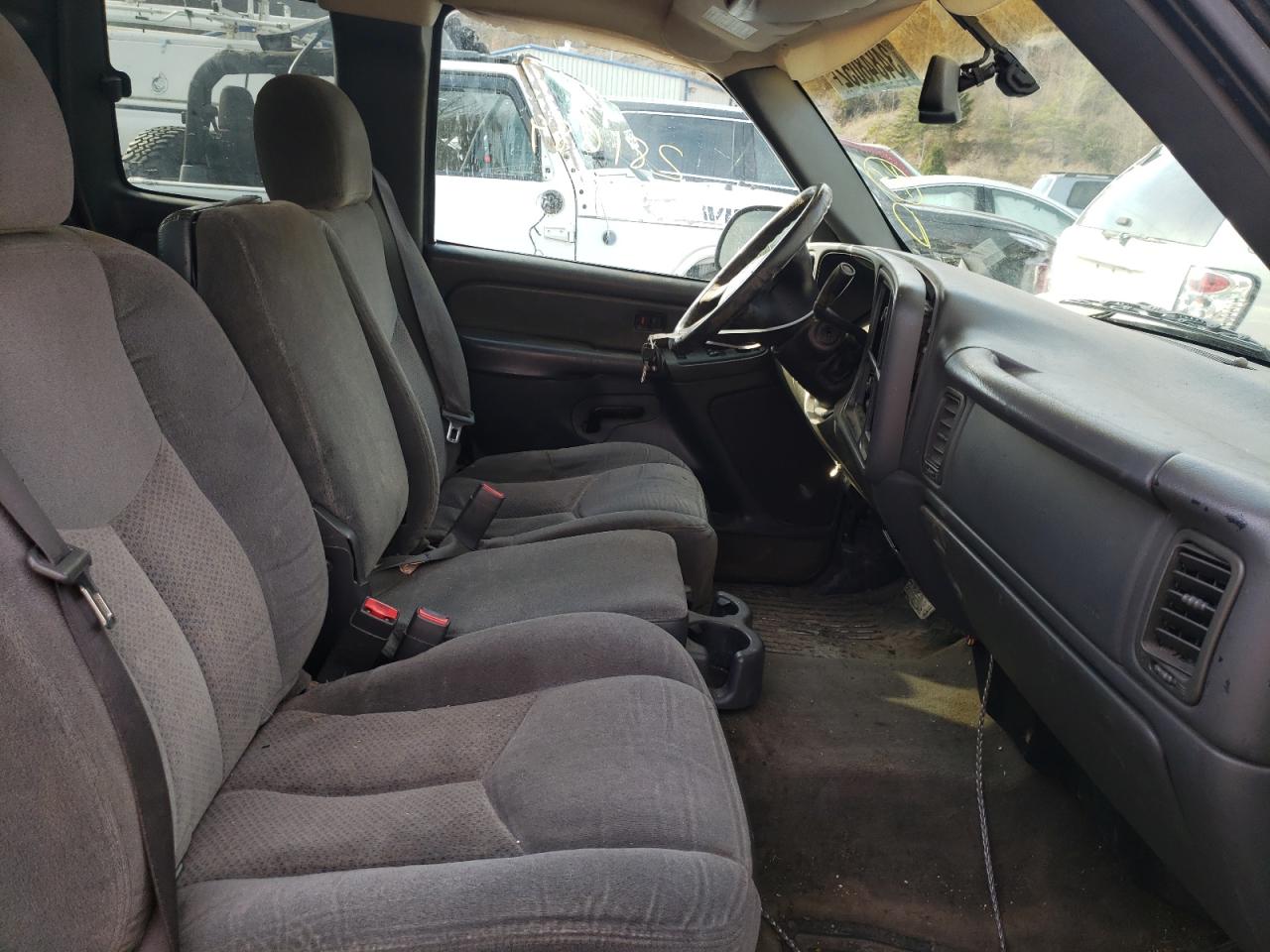 Photo 5 from auction – 2003 CHEVROLET SILVERADO with VIN 2GCEC19T131178167