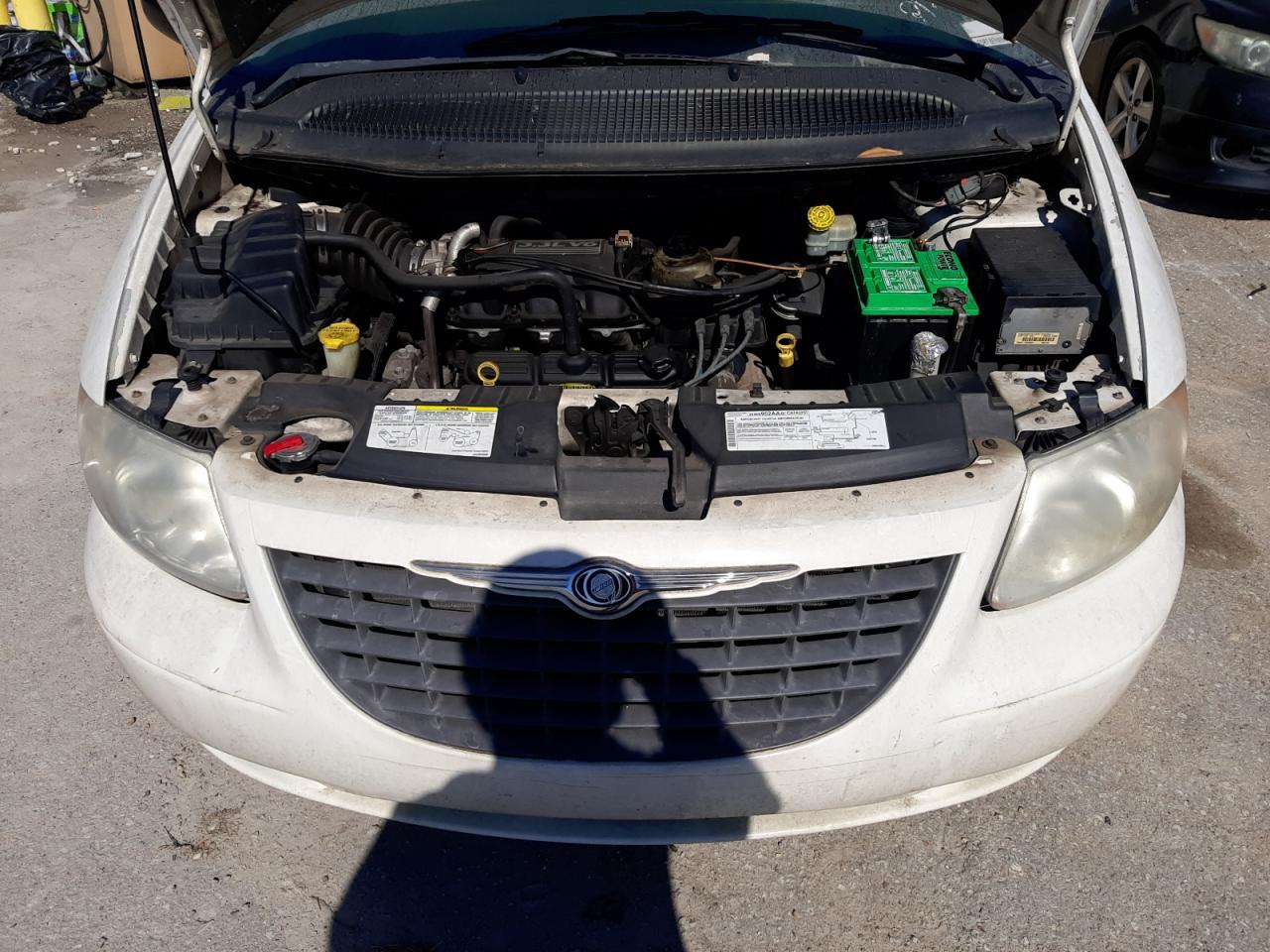 Photo 7 from auction – 2004 CHRYSLER TOWN & COU with VIN 1C4GP45R74B580074