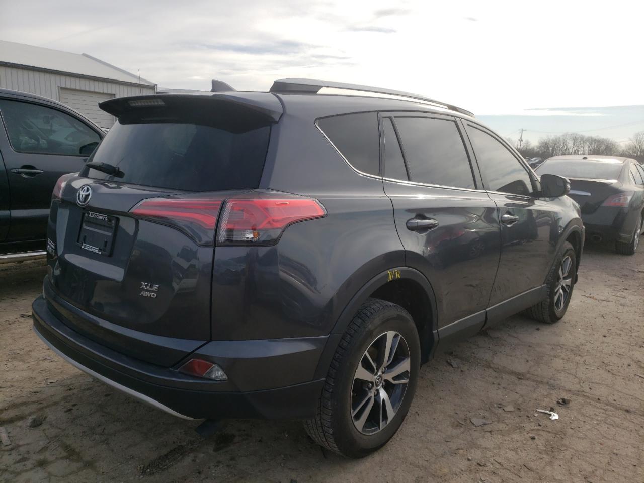 Photo 4 from auction – 2017 TOYOTA RAV4 XLE with VIN JTMRFREV0HJ151585