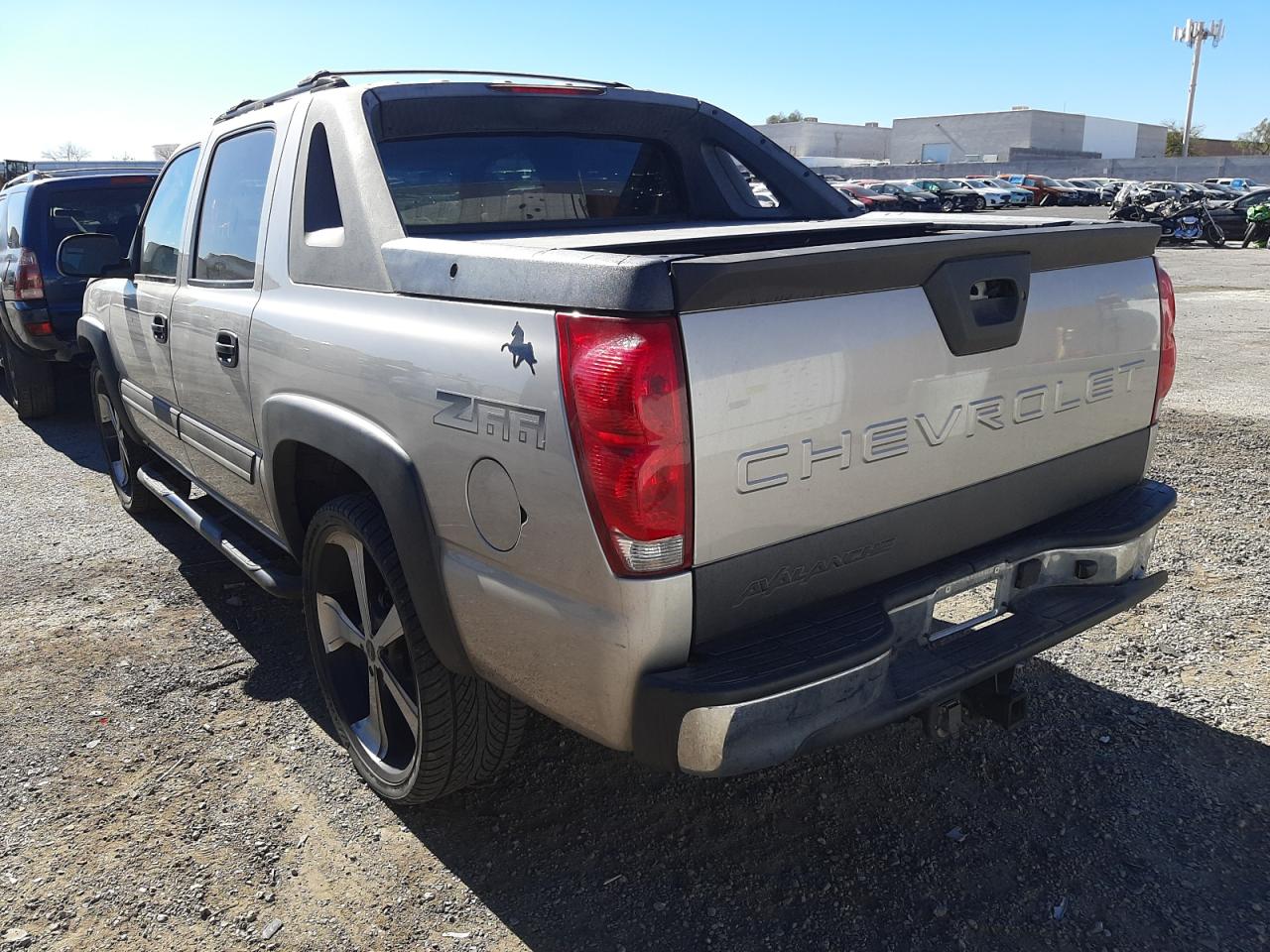 Photo 3 from auction – 2004 CHEVROLET AVALANCHE with VIN 3GNEC12T34G317211