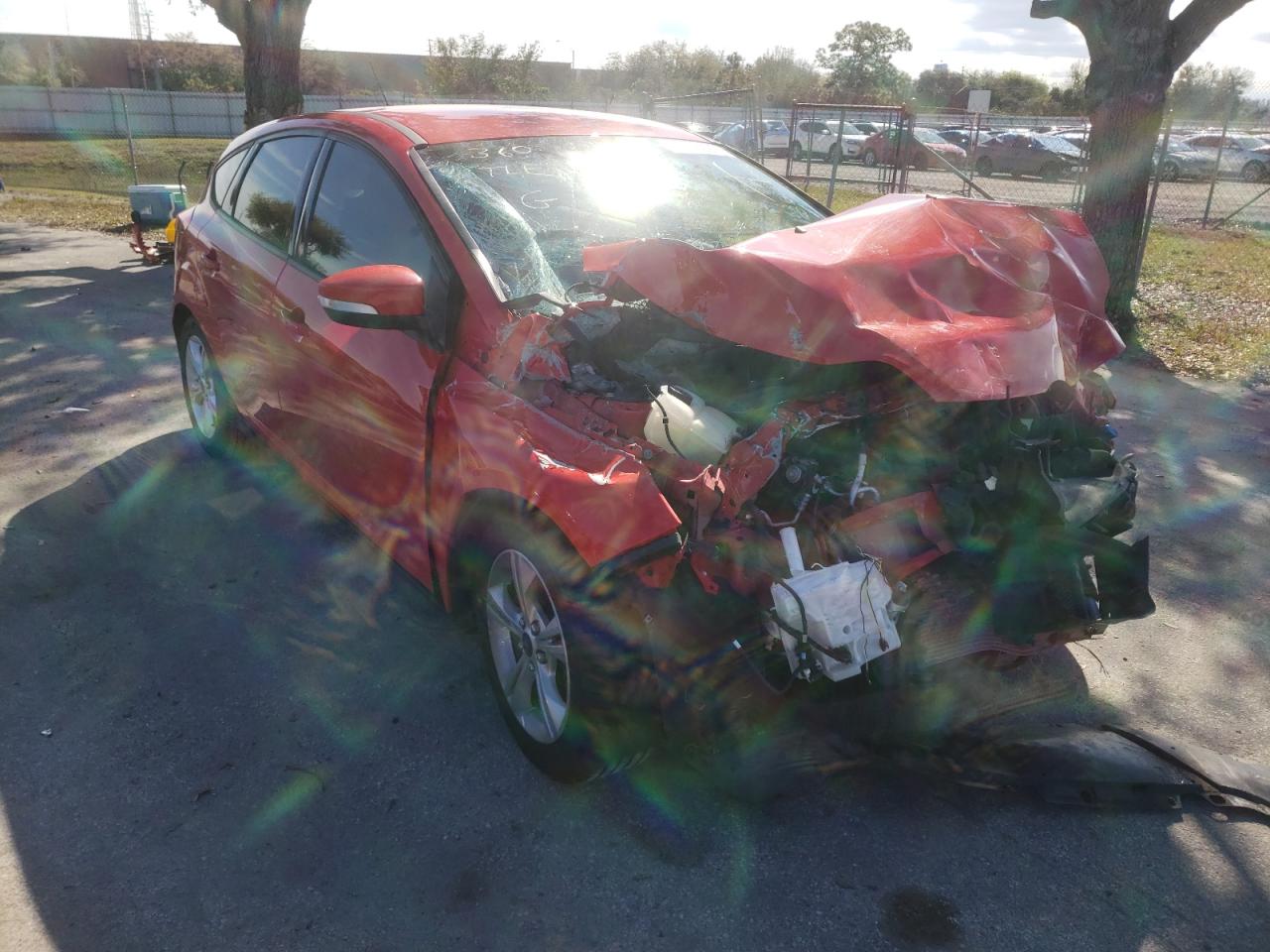 FORD FOCUS SE 2014 with VIN 1FADP3K2XEL403315 - Photo from auction