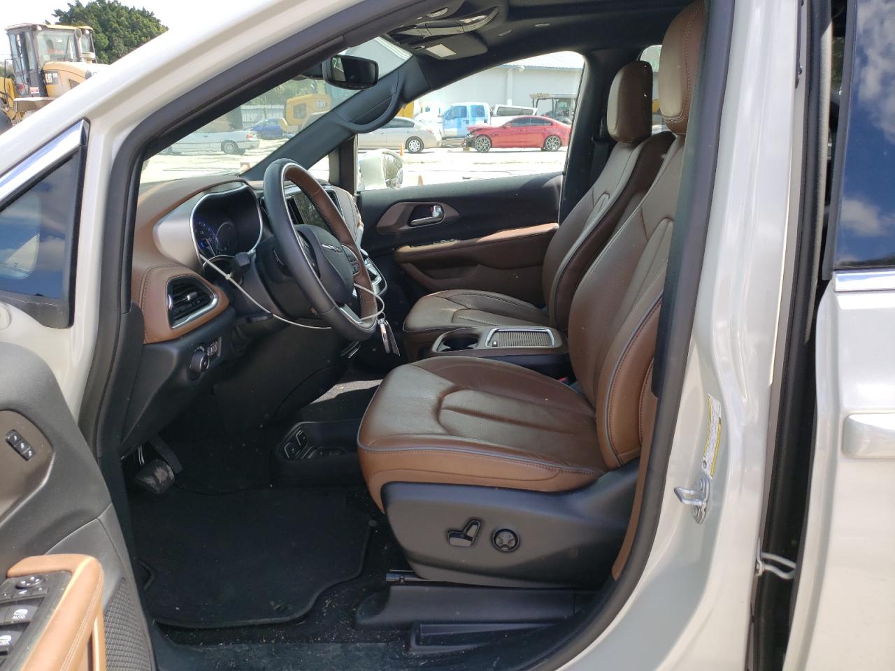 Photo 5 from auction – 2020 CHRYSLER PACIFICA L with VIN 2C4RC1GG5LR229968