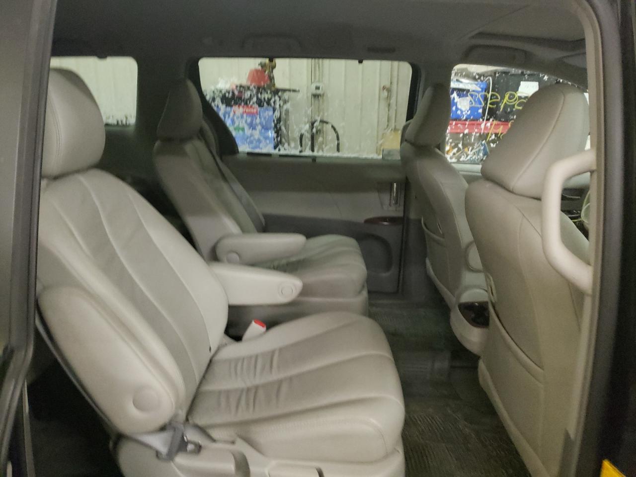Photo 6 from auction – 2014 TOYOTA SIENNA XLE with VIN 5TDDK3DC6ES075940