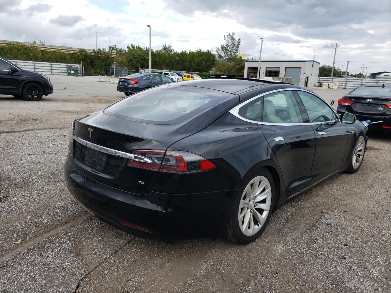 Photo 4 from auction – 2017 TESLA MODEL S with VIN 5YJSA1E15HF220163