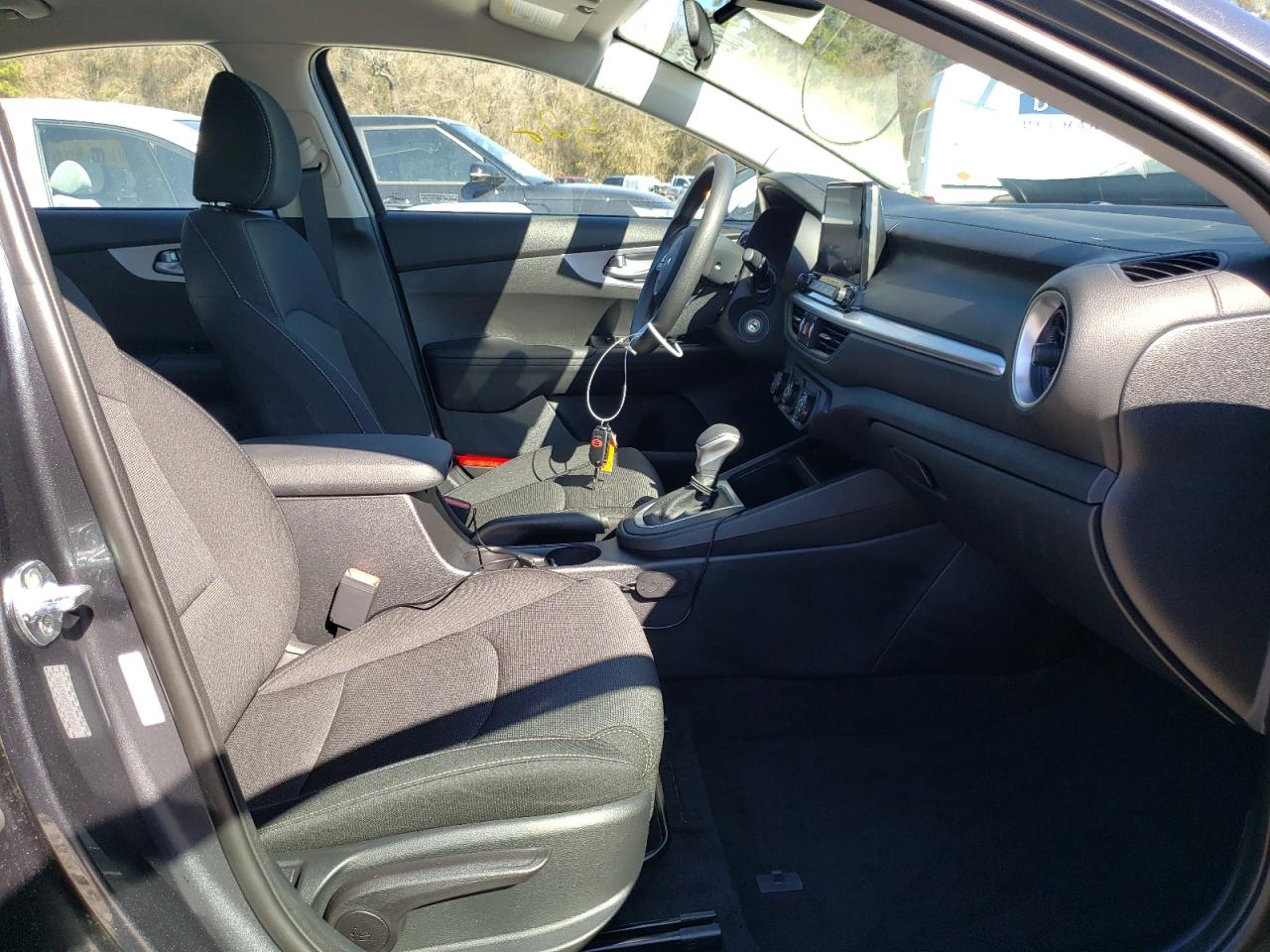 Photo 5 from auction – 2022 KIA FORTE FE with VIN 3KPF24AD2NE440930