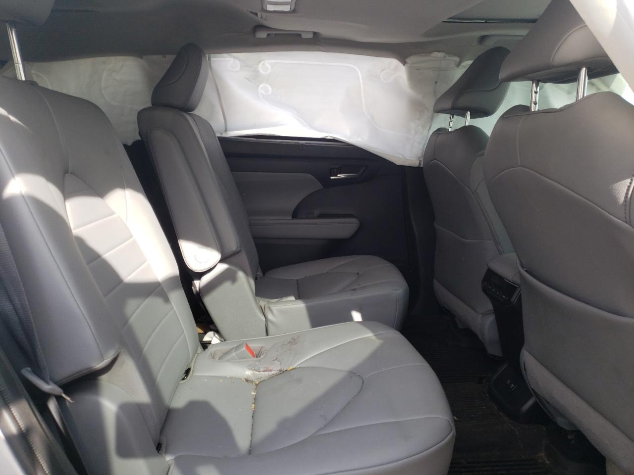 Photo 6 from auction – 2021 TOYOTA HIGHLANDER with VIN 5TDHZRBH3MS523726
