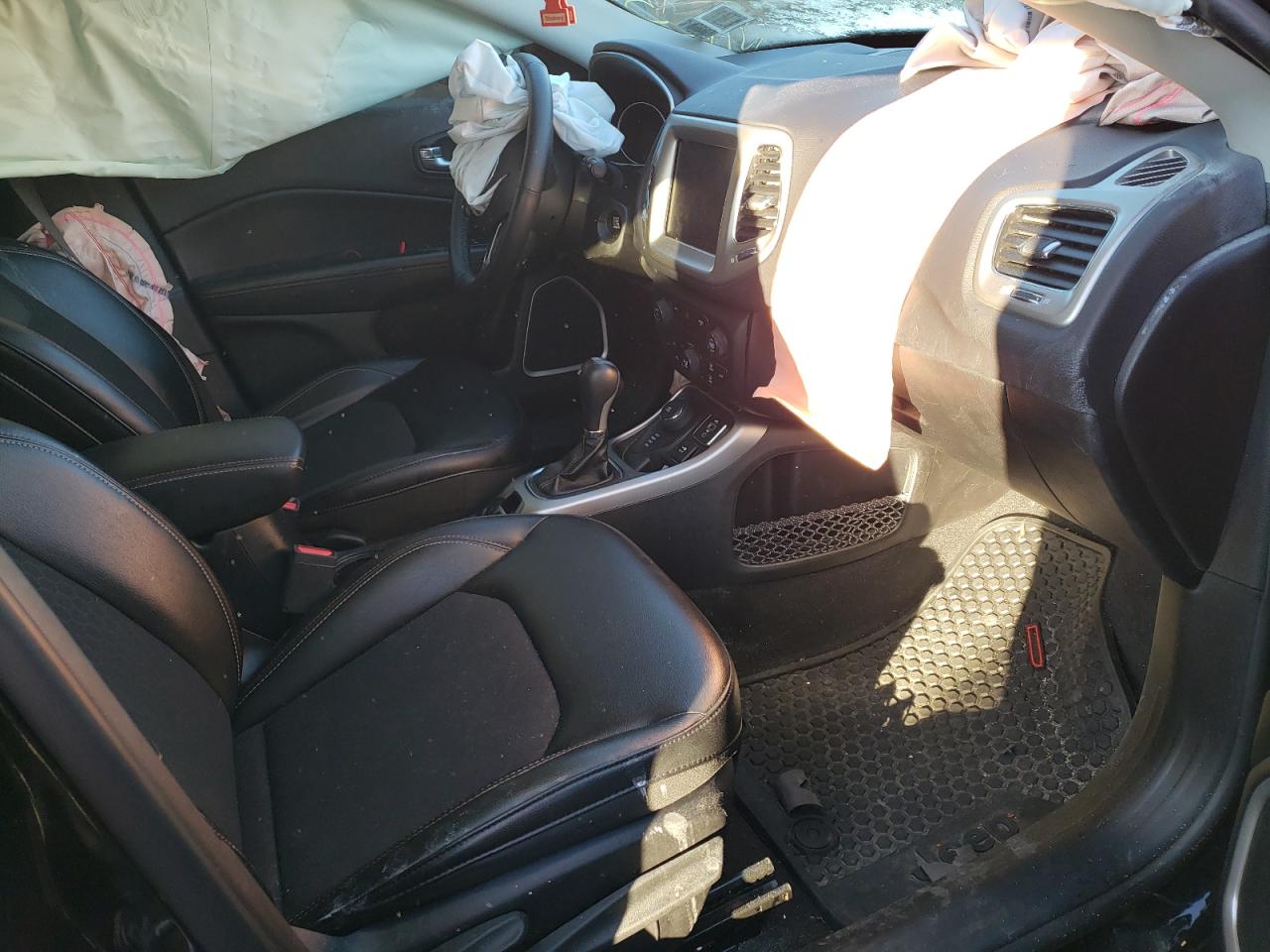 Photo 5 from auction – 2018 JEEP COMPASS LA with VIN 3C4NJDBB4JT349045