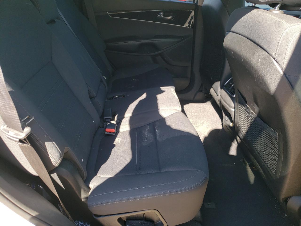 Photo 6 from auction – 2016 KIA SORENTO LX with VIN 5XYPGDA55GG179801
