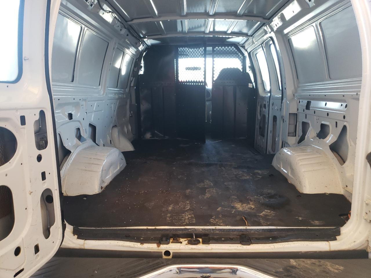 Photo 6 from auction – 2000 FORD ECONOLINE with VIN 1FTNE24L5YHB43871