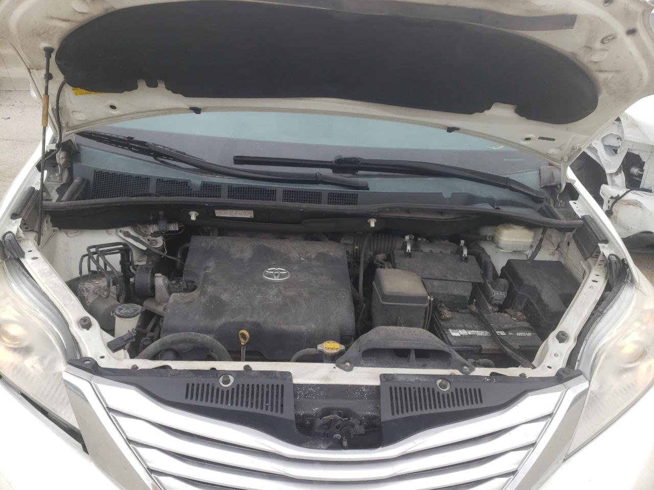 Photo 7 from auction – 2013 TOYOTA SIENNA XLE with VIN 5TDYK3DC0DS346331