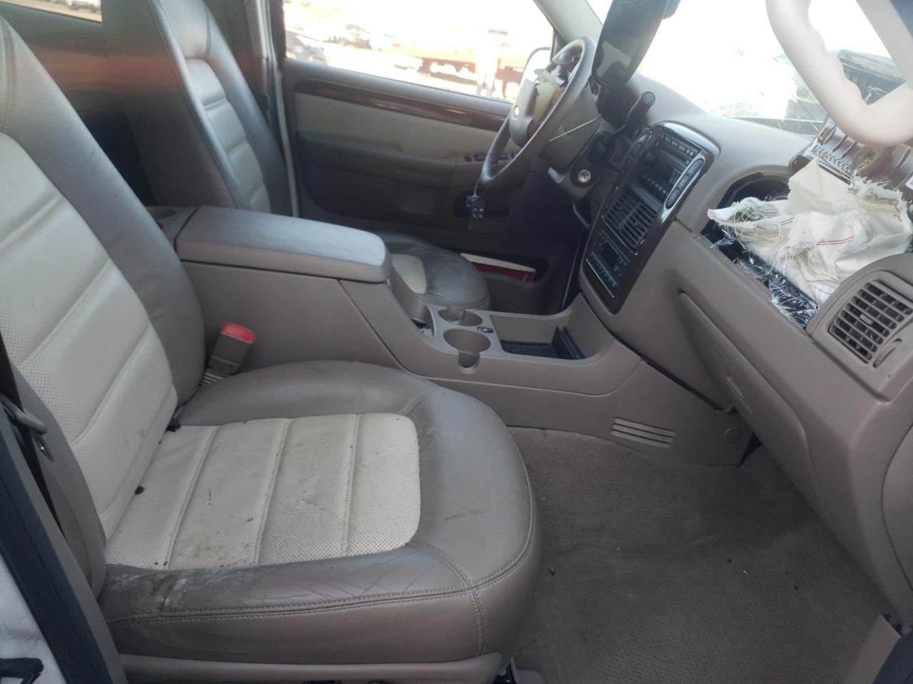Photo 5 from auction – 2005 FORD EXPLORER E with VIN 1FMZU74K55UA90399