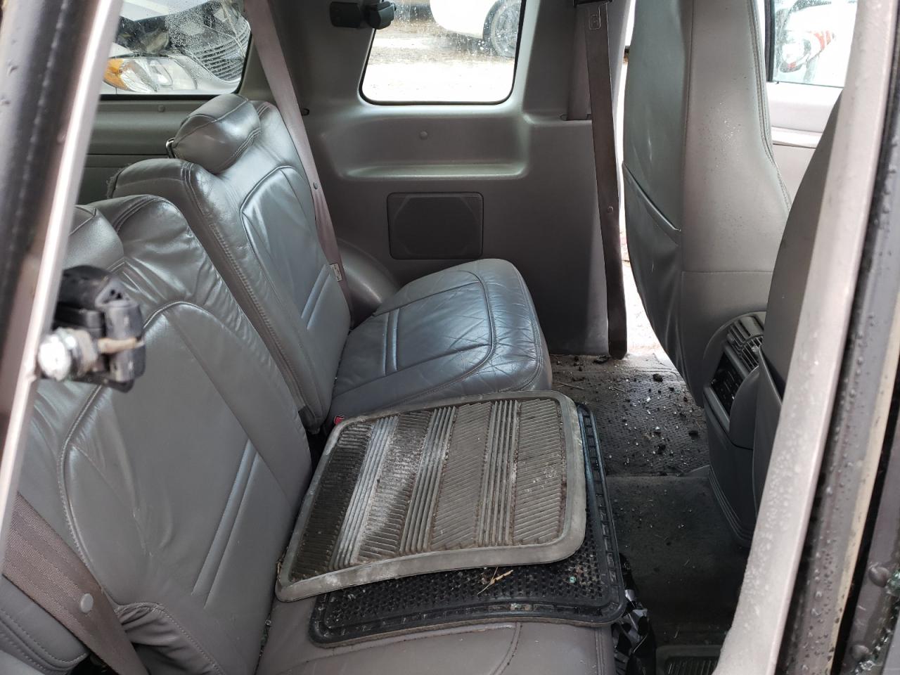 Photo 6 from auction – 1999 FORD EXPLORER with VIN 1FMZU24E0XUB47351