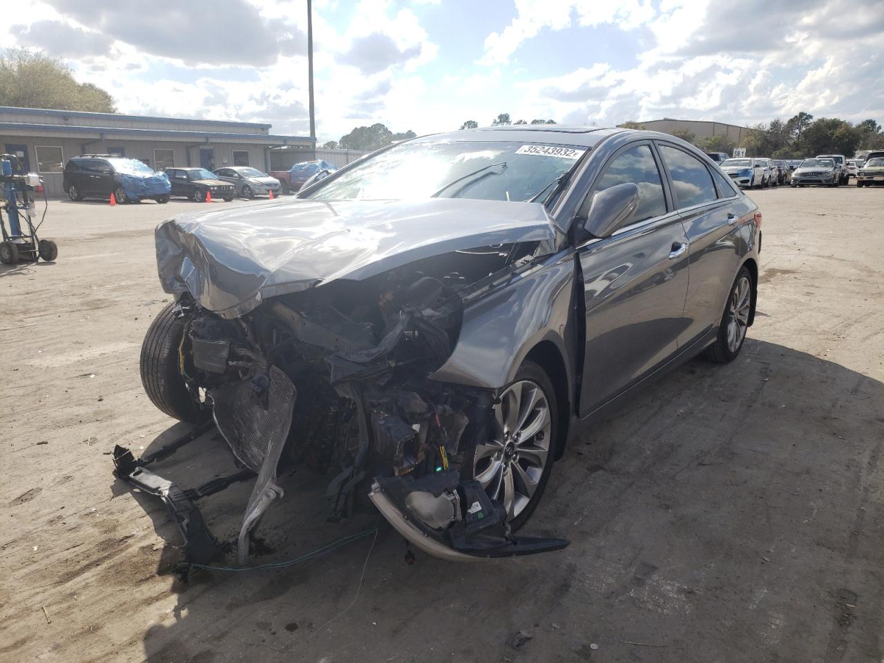 Photo 2 from auction – 2013 HYUNDAI SONATA SE with VIN 5NPEC4AC1DH789975