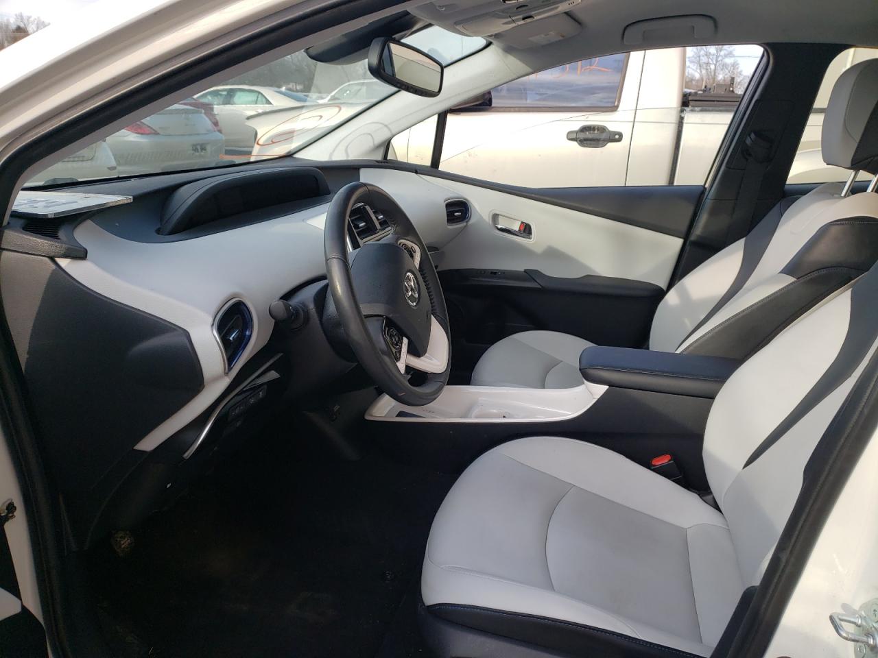Photo 5 from auction – 2017 TOYOTA PRIUS with VIN JTDKARFU1H3047973